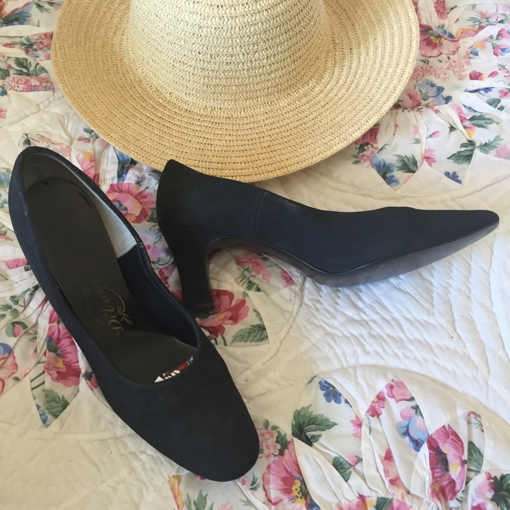 VINTAGE DIVARCI  BLACK CLOTH KITTEN HEELS 7.5